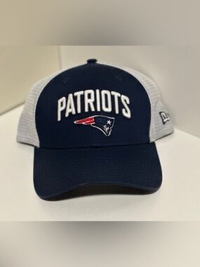 New Era Navy & White 9FORTY Trucker Hat